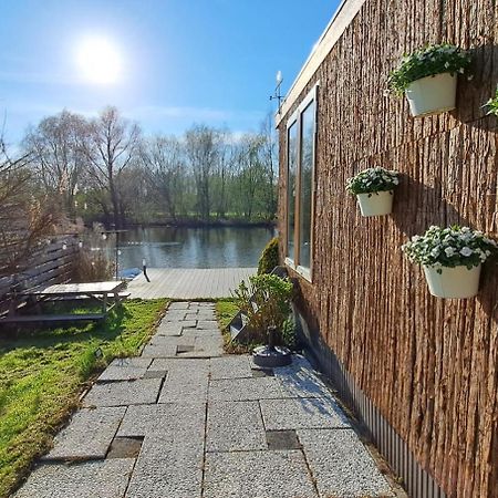 Het Witte Chalet Aan Het Water Van Monumentaal Fort Ooltgensplaat Esterno foto