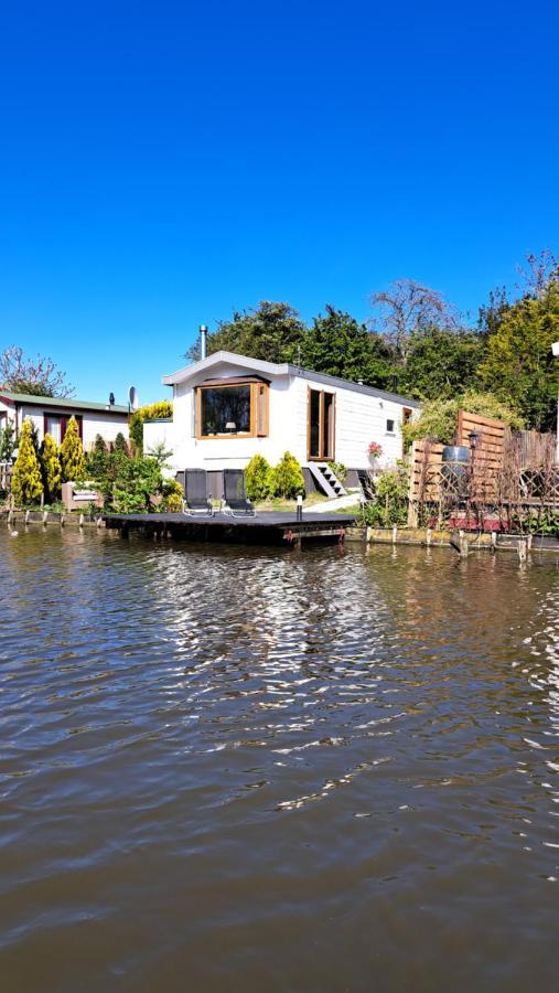 Het Witte Chalet Aan Het Water Van Monumentaal Fort Ooltgensplaat Esterno foto