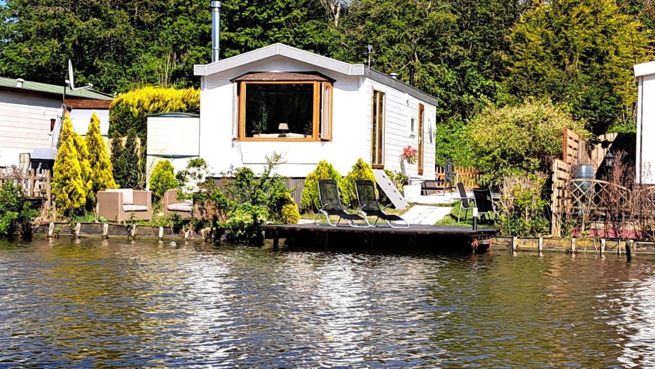Het Witte Chalet Aan Het Water Van Monumentaal Fort Ooltgensplaat Esterno foto