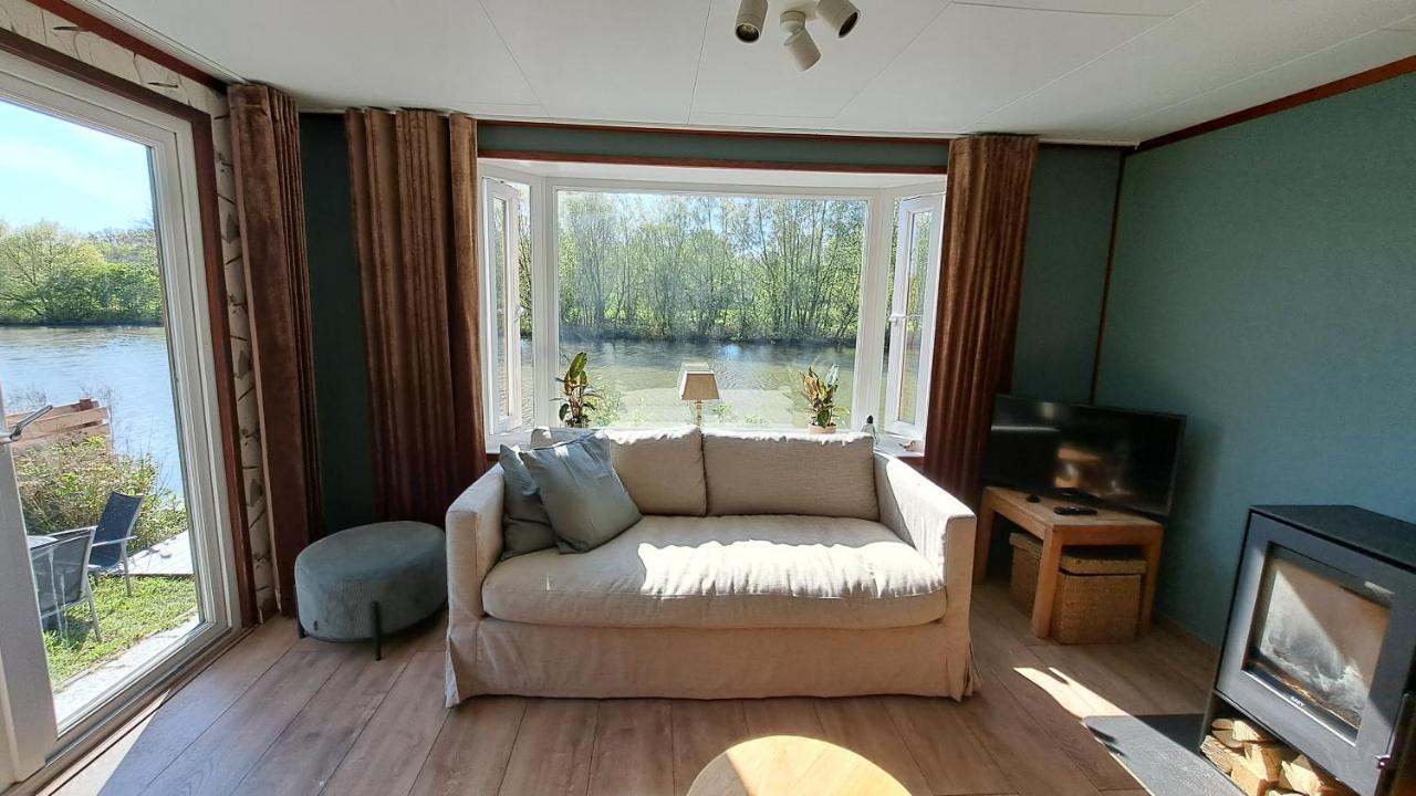 Het Witte Chalet Aan Het Water Van Monumentaal Fort Ooltgensplaat Esterno foto