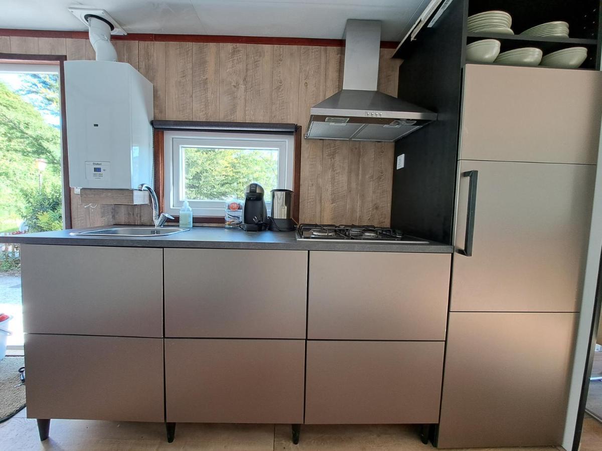 Het Witte Chalet Aan Het Water Van Monumentaal Fort Ooltgensplaat Esterno foto