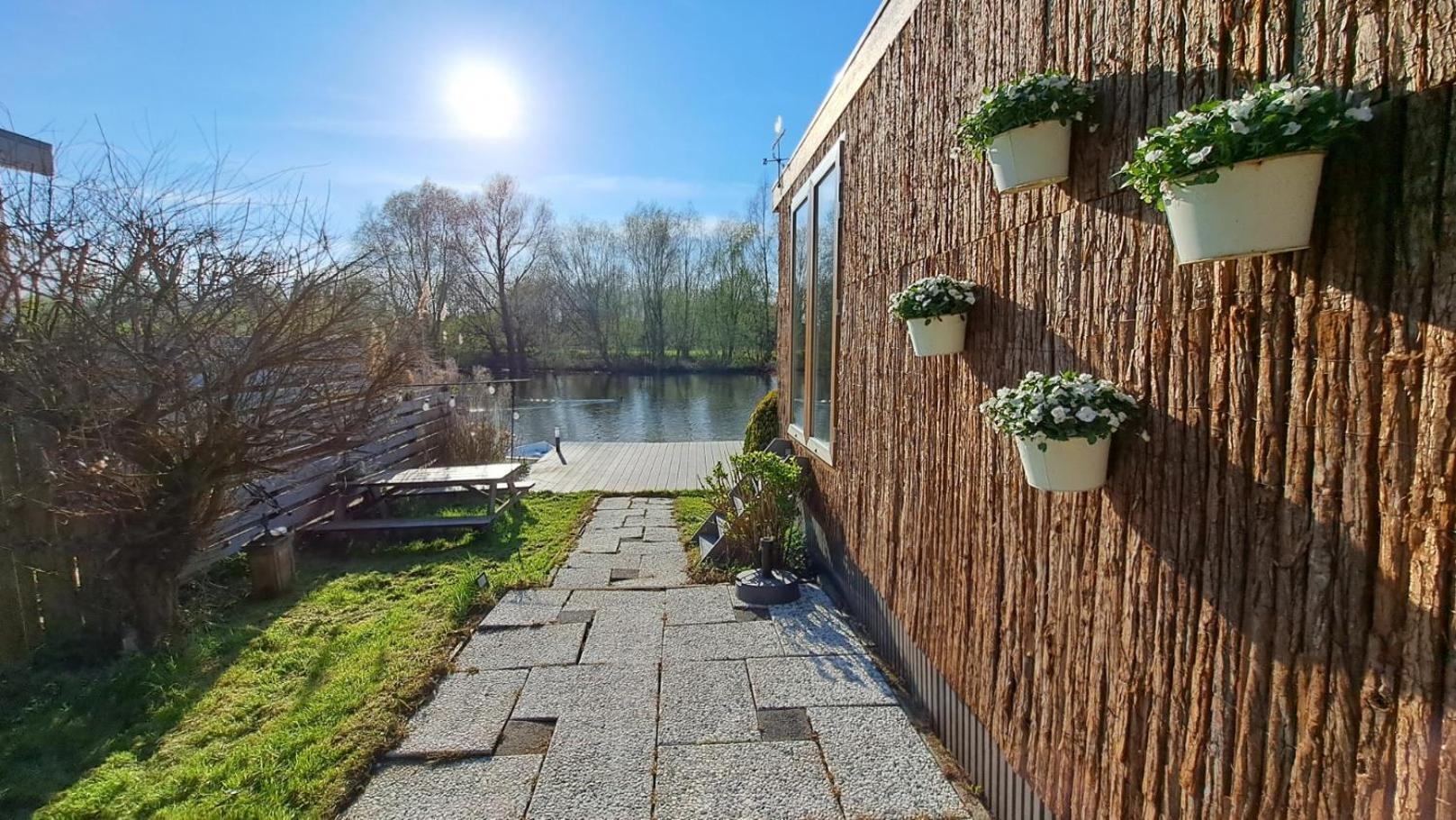 Het Witte Chalet Aan Het Water Van Monumentaal Fort Ooltgensplaat Esterno foto